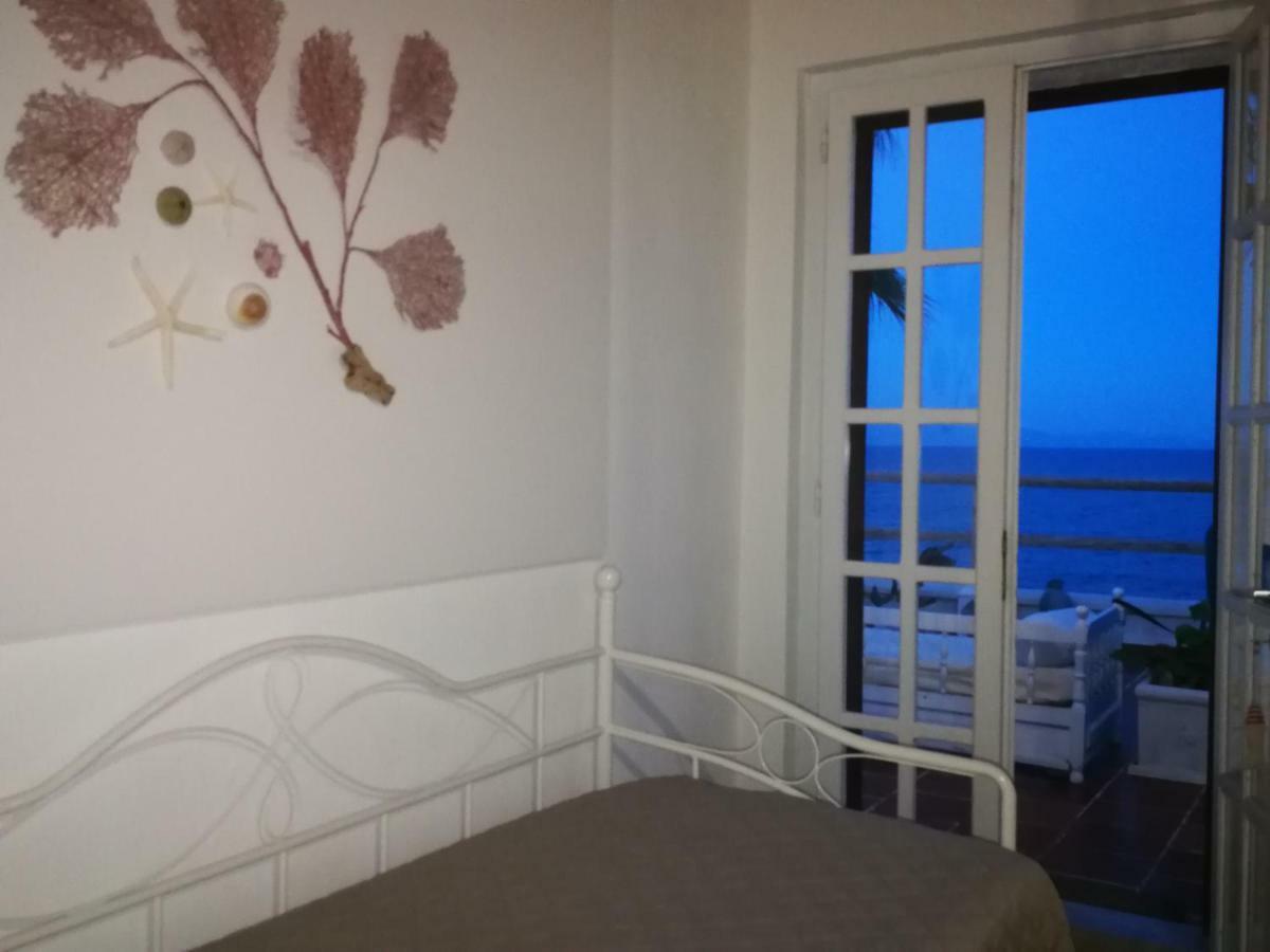 La Casa Di Nina Bed & Breakfast La Maddalena  Exterior photo
