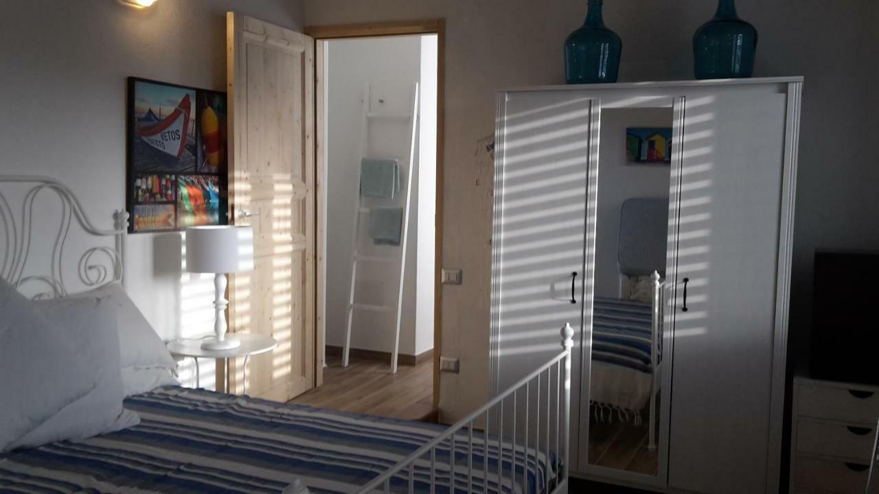 La Casa Di Nina Bed & Breakfast La Maddalena  Exterior photo